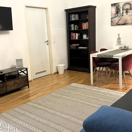 Casa Nostra - Ruhige Stadtwohnung mit Balkon Wien Exterior foto
