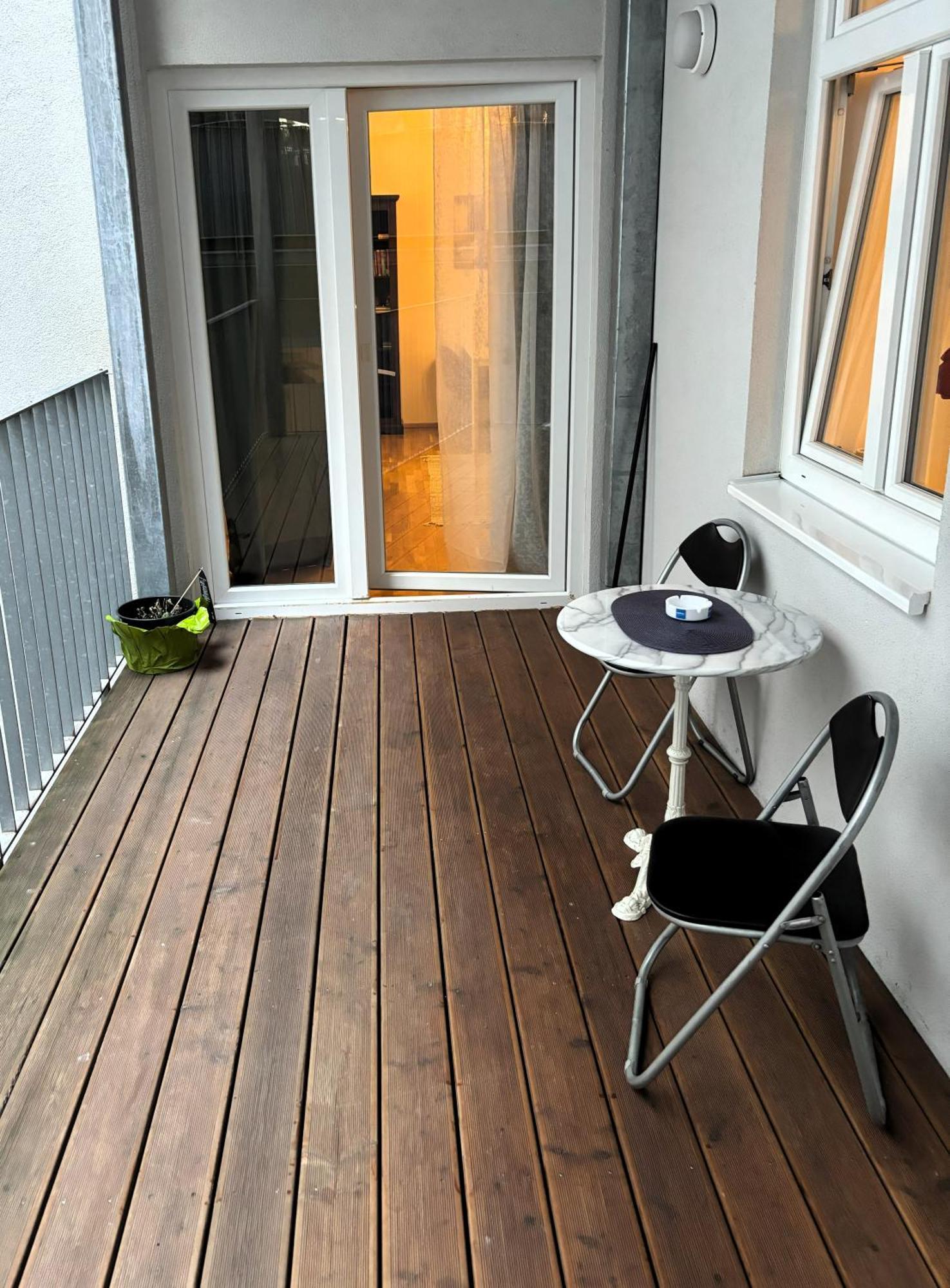 Casa Nostra - Ruhige Stadtwohnung mit Balkon Wien Exterior foto