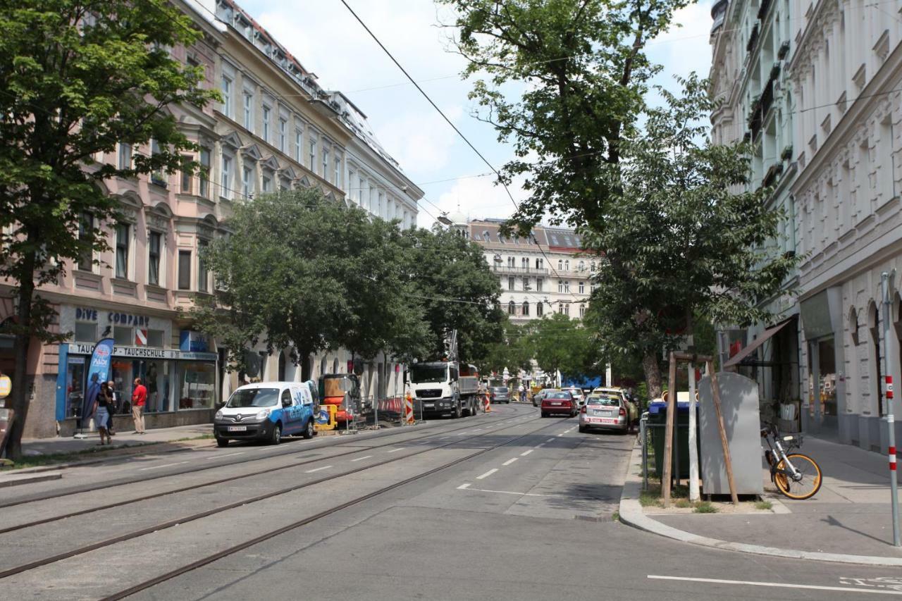 Casa Nostra - Ruhige Stadtwohnung mit Balkon Wien Exterior foto