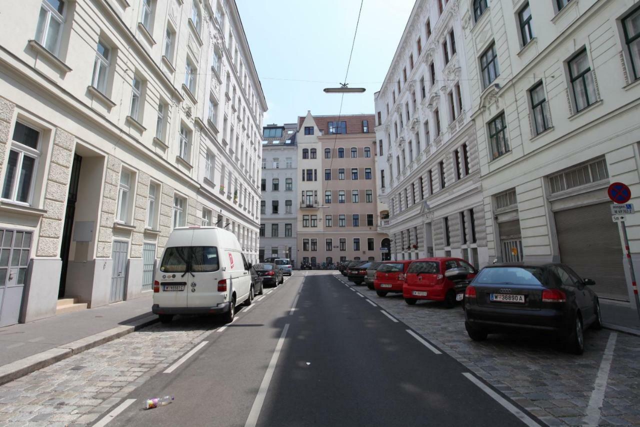 Casa Nostra - Ruhige Stadtwohnung mit Balkon Wien Exterior foto