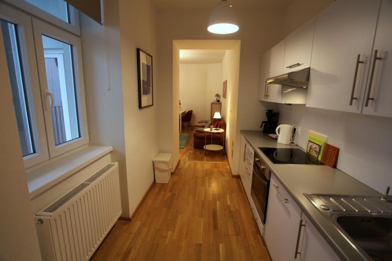 Casa Nostra - Ruhige Stadtwohnung mit Balkon Wien Exterior foto